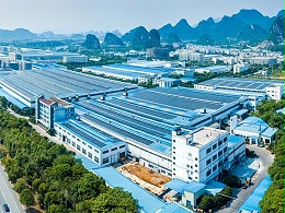 金帅Q弹橡胶沥青防水膏助力华源氧化铝厂区彩板屋面防水维修工程！