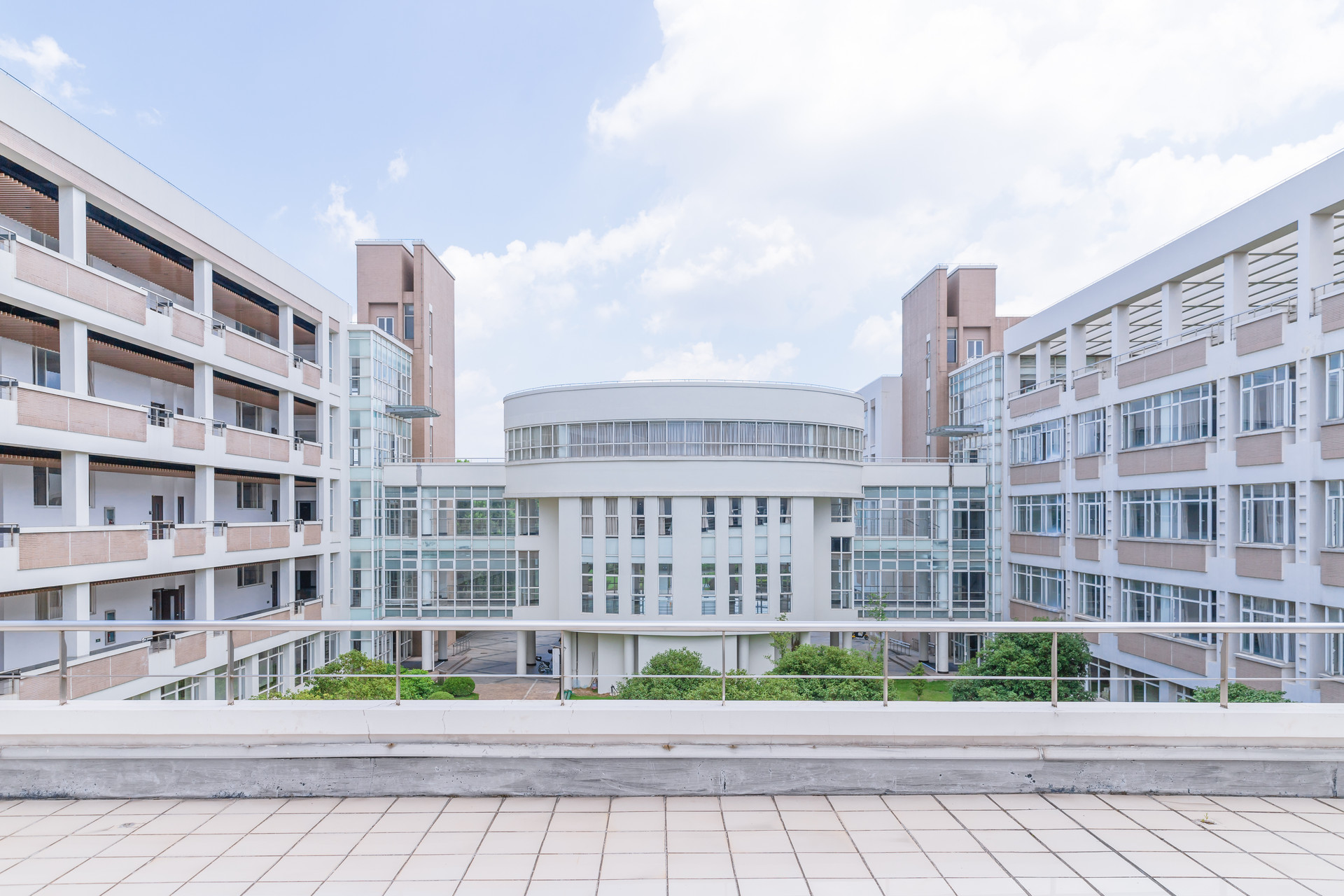 金帅防水SBS防水卷材助力沂南一中新校建设项目顺利竣工！