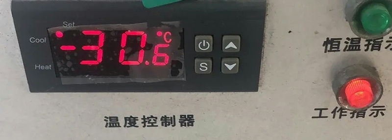 自粘聚合物改性沥青防水卷材